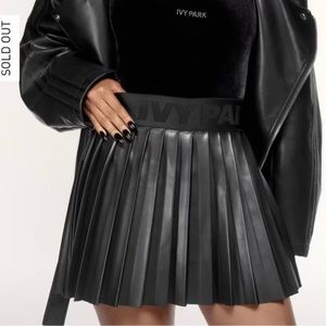 New Adidas x Ivy Park /Ivy Noir pleated mini skirt SZ Large